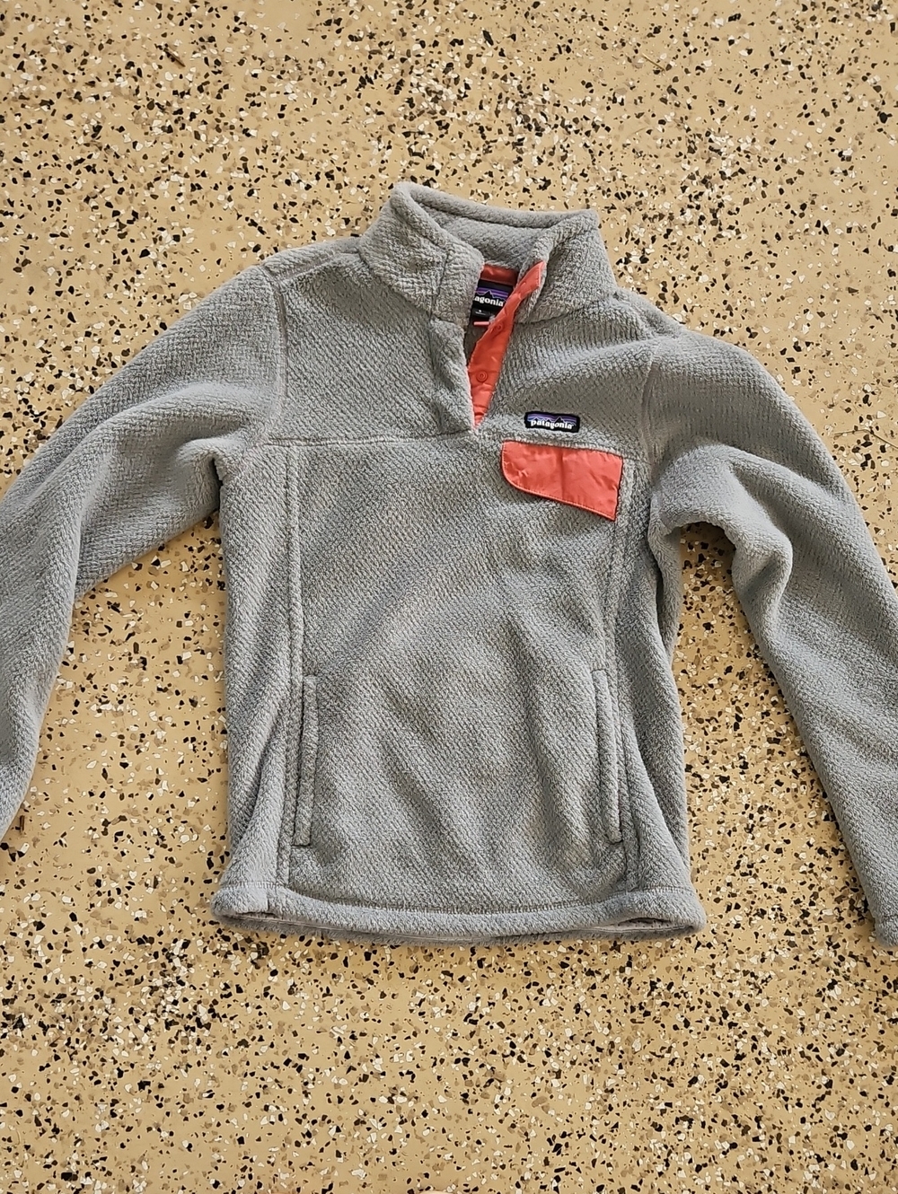 Patagonia Womens Heather Gray Fleece Pullover with Coral Accent